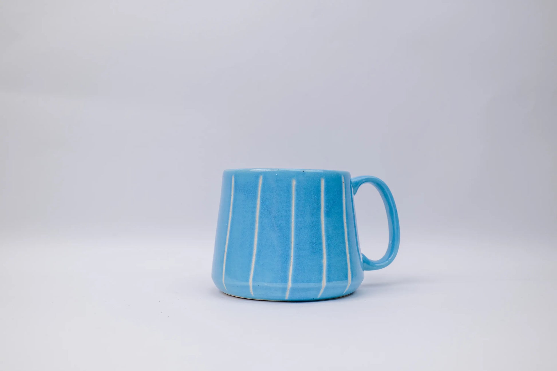 Large Handcrafted Ceramic Mug – Traditional Design