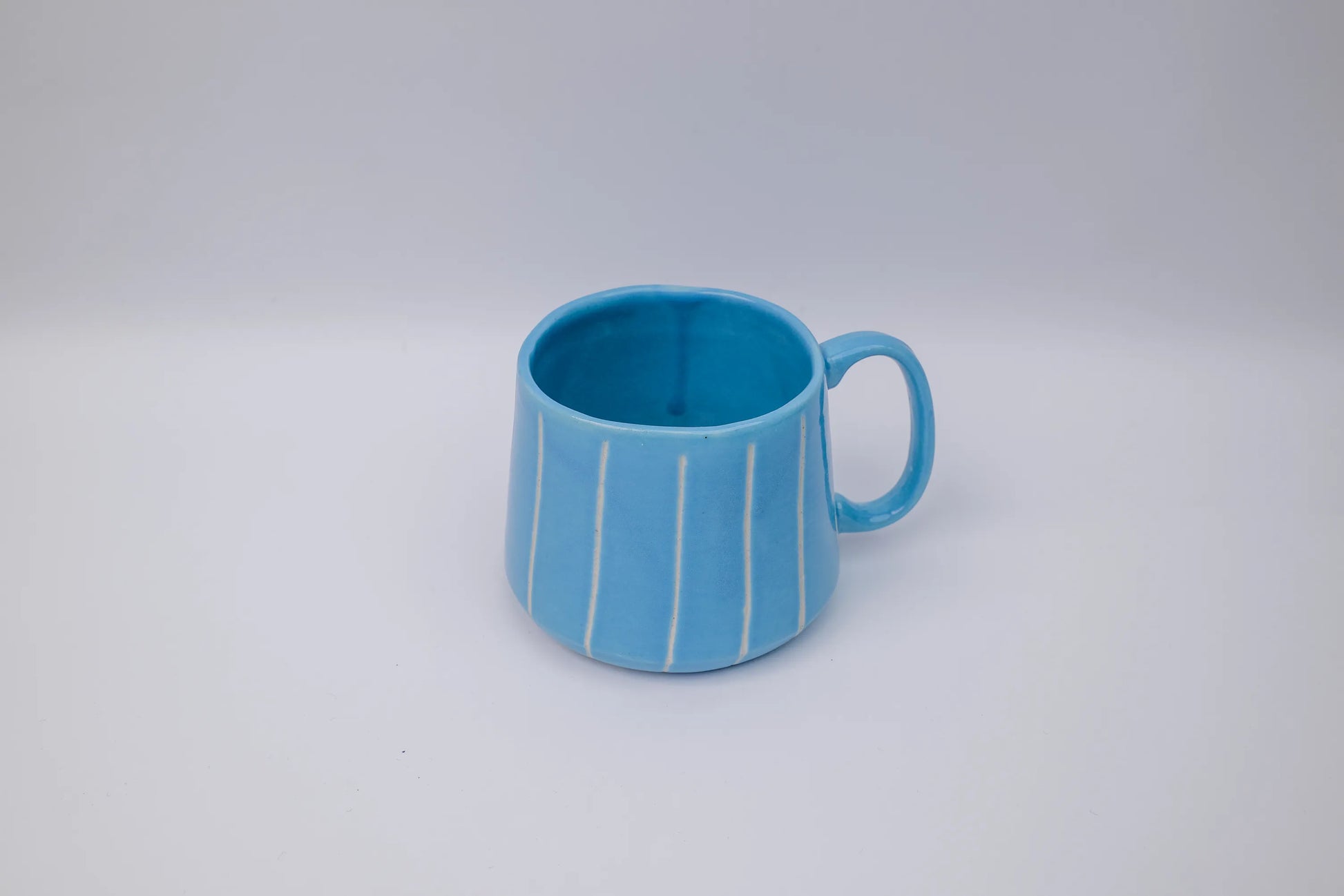 Large Handcrafted Ceramic Mug – Traditional Design