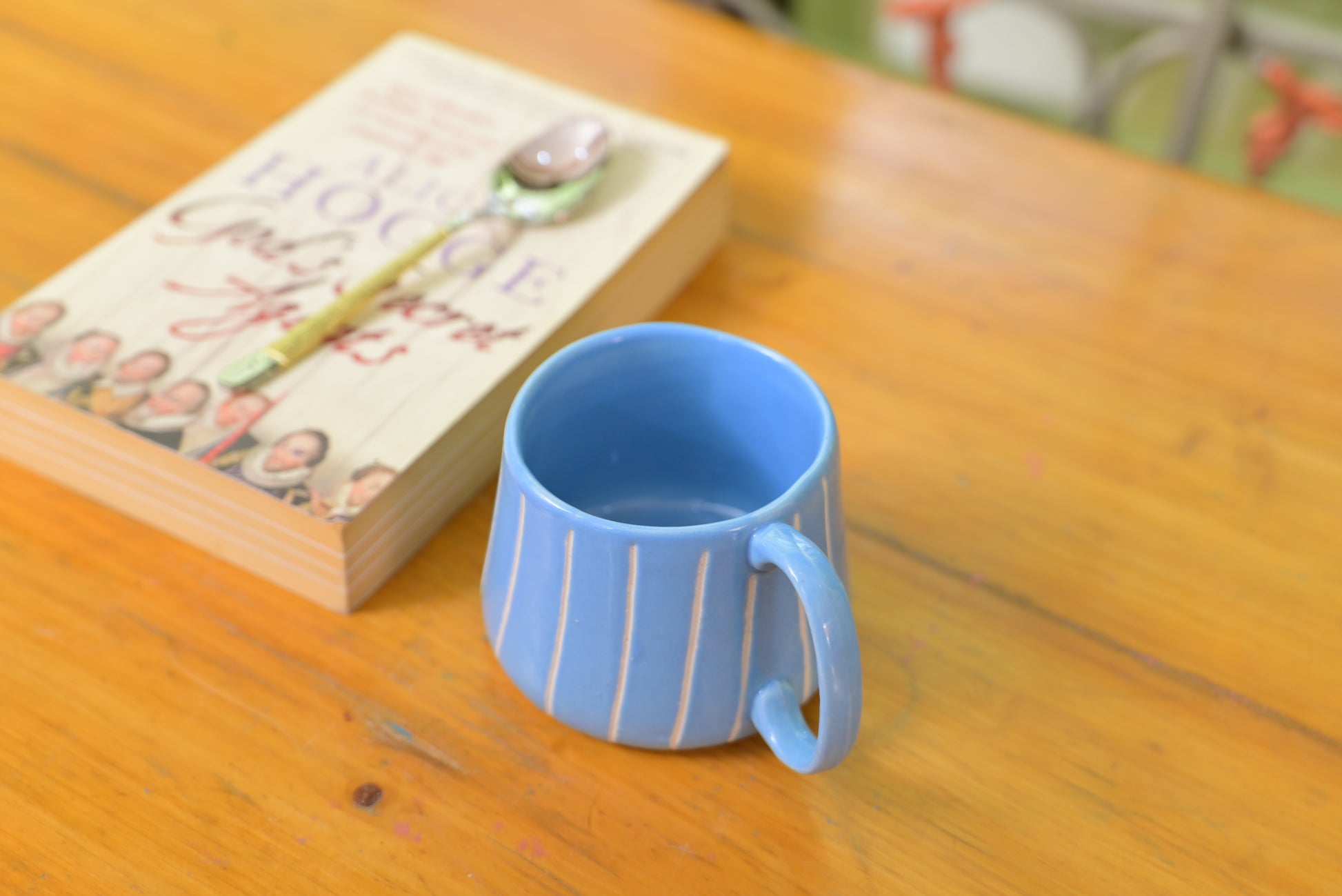 Large Handcrafted Ceramic Mug – Traditional Design